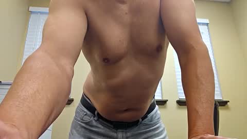 Snapshot of romanteeks chatting on February 13, 11:37 pm romanteeks online show from February 13, 11:37 pm