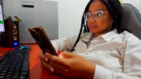 Snapshot of romantic_stargirl chatting on October 12, 3:10 am Is A Belle online show from October 12, 3:10 am
