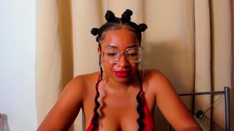 Snapshot of romantic_stargirl chatting on October 1, 1:59 am Is A Belle online show from October 1, 1:59 am