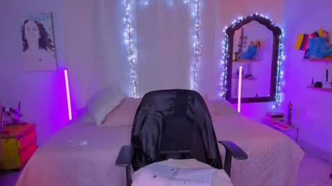 Romi Rouse online show from October 23, 6:26 am