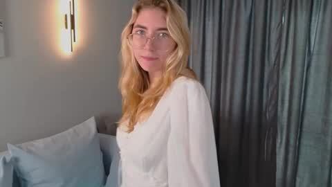 Emma online show from October 22, 12:07 pm