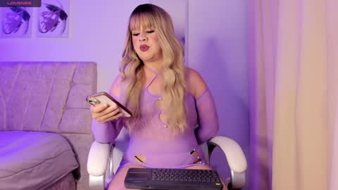 Snapshot of roseanne_park chatting on January 21, 11:24 pm   online show from January 21, 11:24 pm