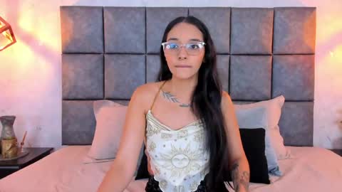 roseaurora online show from May 15, 11:40 am