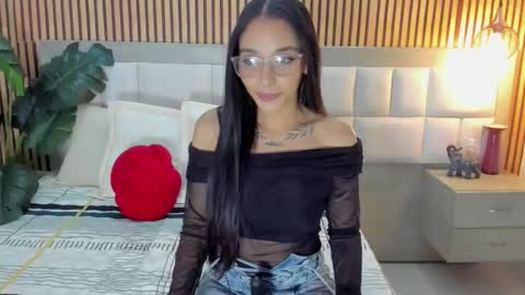 roseaurora online show from February 12, 2:20 pm