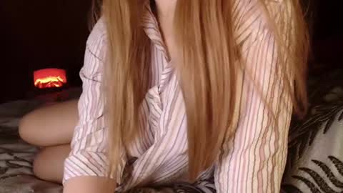 Snapshot of roseberryred chatting on March 1, 9:04 pm Roseberry online show from March 1, 9:04 pm