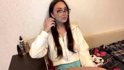 Snapshot of rosenavillifana chatting on September 14, 3:35 pm Mimi online show from September 14, 3:35 pm