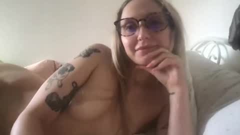 RosePuzzy69 online show from November 1, 11:26 pm