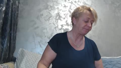 Snapshot of roses_and_lillies chatting on February 18, 3:52 pm Lovepinklilly online show from February 18, 3:52 pm