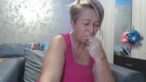 Lovepinklilly online show from January 11, 6:25 pm