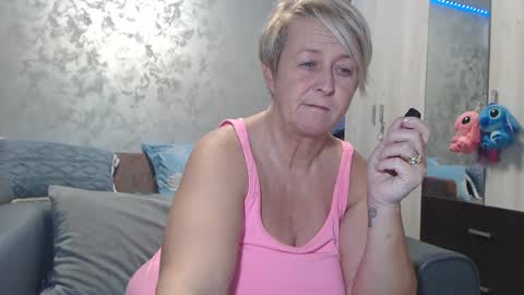 Lovepinklilly online show from February 3, 6:23 pm