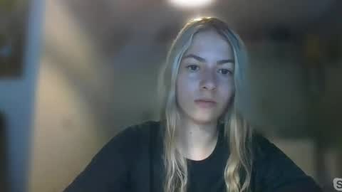 Snapshot of rosie_june chatting on February 3, 8:02 am Rosie online show from February 3, 8:02 am