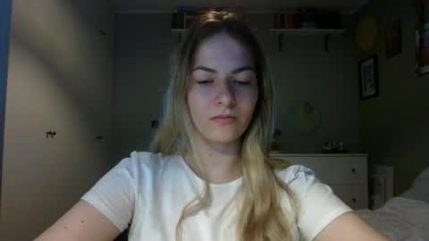 Snapshot of rosie_june chatting on September 23, 6:40 am Rosie online show from September 23, 6:40 am