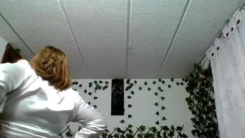 Rossana  online show from November 29, 9:55 pm