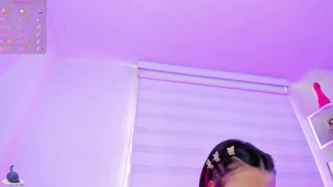 Snapshot of rosse_amyy chatting on September 8, 7:13 pm online show from September 8, 7:13 pm