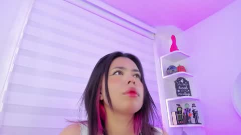 Snapshot of rosse_amyy chatting on October 10, 12:11 pm online show from October 10, 12:11 pm