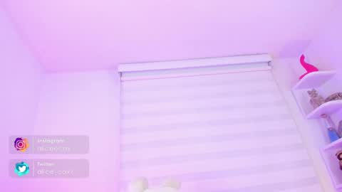 Snapshot of rosse_amyy chatting on February 12, 11:18 am online show from February 12, 11:18 am