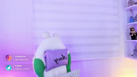 Snapshot of rosse_amyy chatting on February 7, 11:12 am online show from February 7, 11:12 am