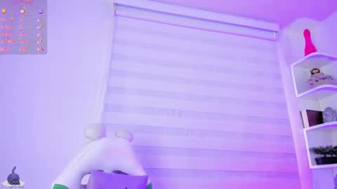 Snapshot of rosse_amyy chatting on September 9, 7:14 pm online show from September 9, 7:14 pm
