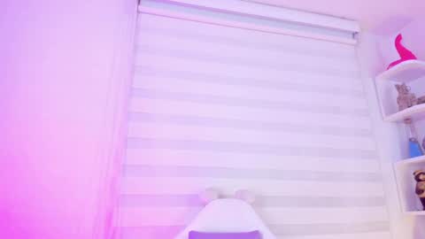 Snapshot of rosse_amyy chatting on February 5, 11:12 am online show from February 5, 11:12 am