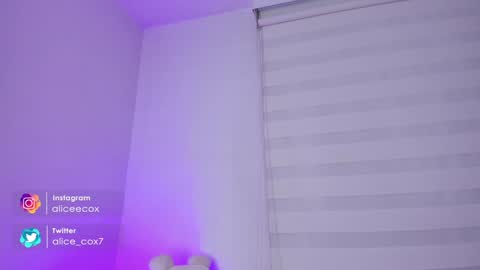 Snapshot of rosse_amyy chatting on February 8, 11:12 am online show from February 8, 11:12 am