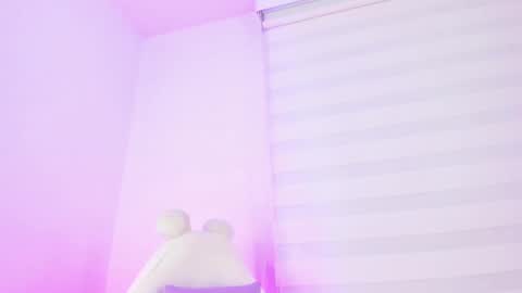 Snapshot of rosse_amyy chatting on February 13, 11:17 am online show from February 13, 11:17 am