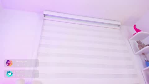 Snapshot of rosse_amyy chatting on February 11, 11:20 am online show from February 11, 11:20 am