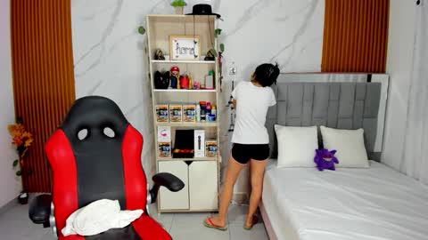 roussescoot online show from November 19, 2:22 am