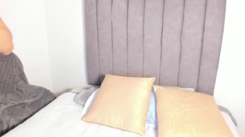 Roxane online show from December 4, 7:24 pm