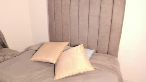 Roxane online show from November 26, 7:16 am