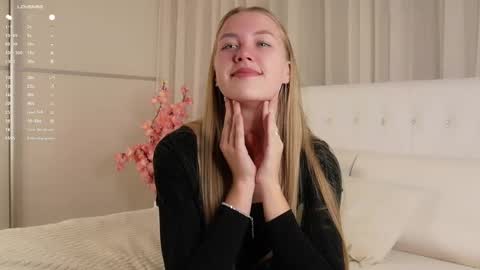 Snapshot of roxanelan chatting on October 6, 11:39 am Anna Lokiss online show from October 6, 11:39 am
