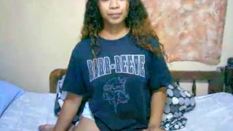 roxanne_98 online show from March 7, 5:49 pm