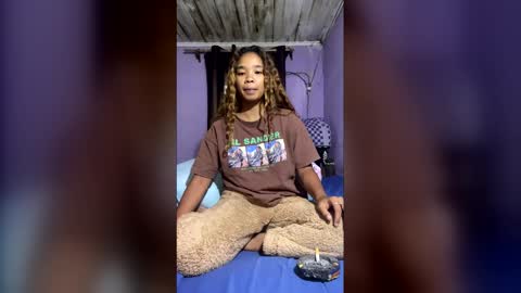 roxanne_98 online show from April 5, 3:25 am