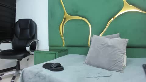 RoxanneBloom online show from April 14, 9:01 am