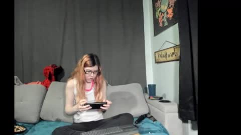 roxihazeleyes online show from October 27, 1:22 pm