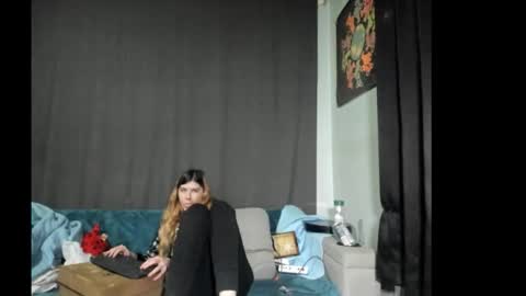 roxihazeleyes online show from December 15, 1:34 am