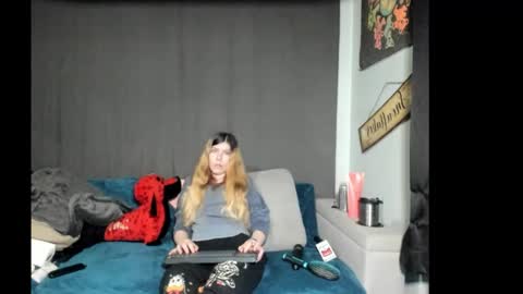 roxihazeleyes online show from February 22, 12:47 am