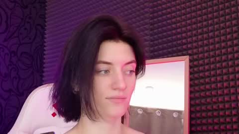 roxy_riot_ online show from March 11, 7:35 am