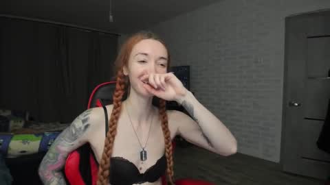Snapshot of roxy_silver chatting on March 4, 10:27 pm Roxy online show from March 4, 10:27 pm