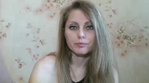 roxyfox18x01 online show from April 7, 6:48 am