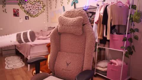 roxysuh online show from February 11, 7:01 am