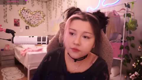 roxysuh online show from February 2, 7:16 am