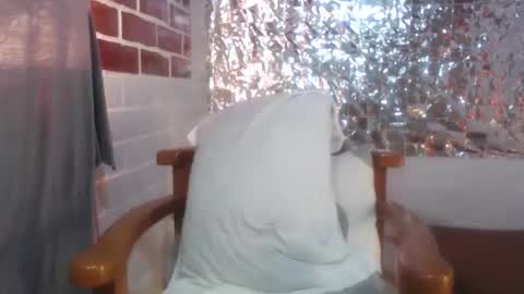 Snapshot of ruby_rose33 chatting on October 20, 9:42 pm ruby_rose33 online show from October 20, 9:42 pm