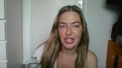 rubyredxxxoxxx online show from April 3, 7:48 am