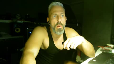 Chico que rico Caliente online show from March 8, 5:28 am