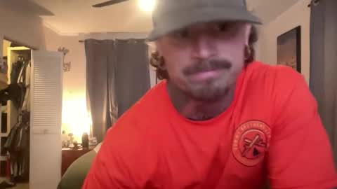 rumriddle555 online show from April 29, 2:44 pm