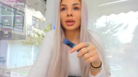 Ava online show from November 15, 8:05 am