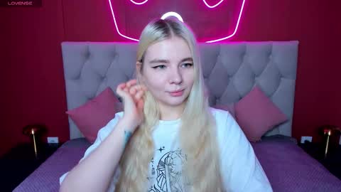 ruthbryant online show from November 8, 1:19 am