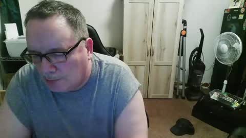 rwzar_1965 online show from June 18, 5:02 am