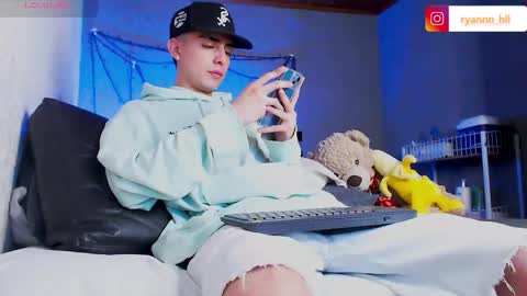 Ryannhill  online show from November 7, 4:48 am