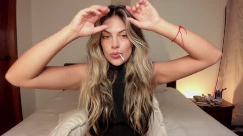 Leslie Beltrn online show from December 3, 3:15 am